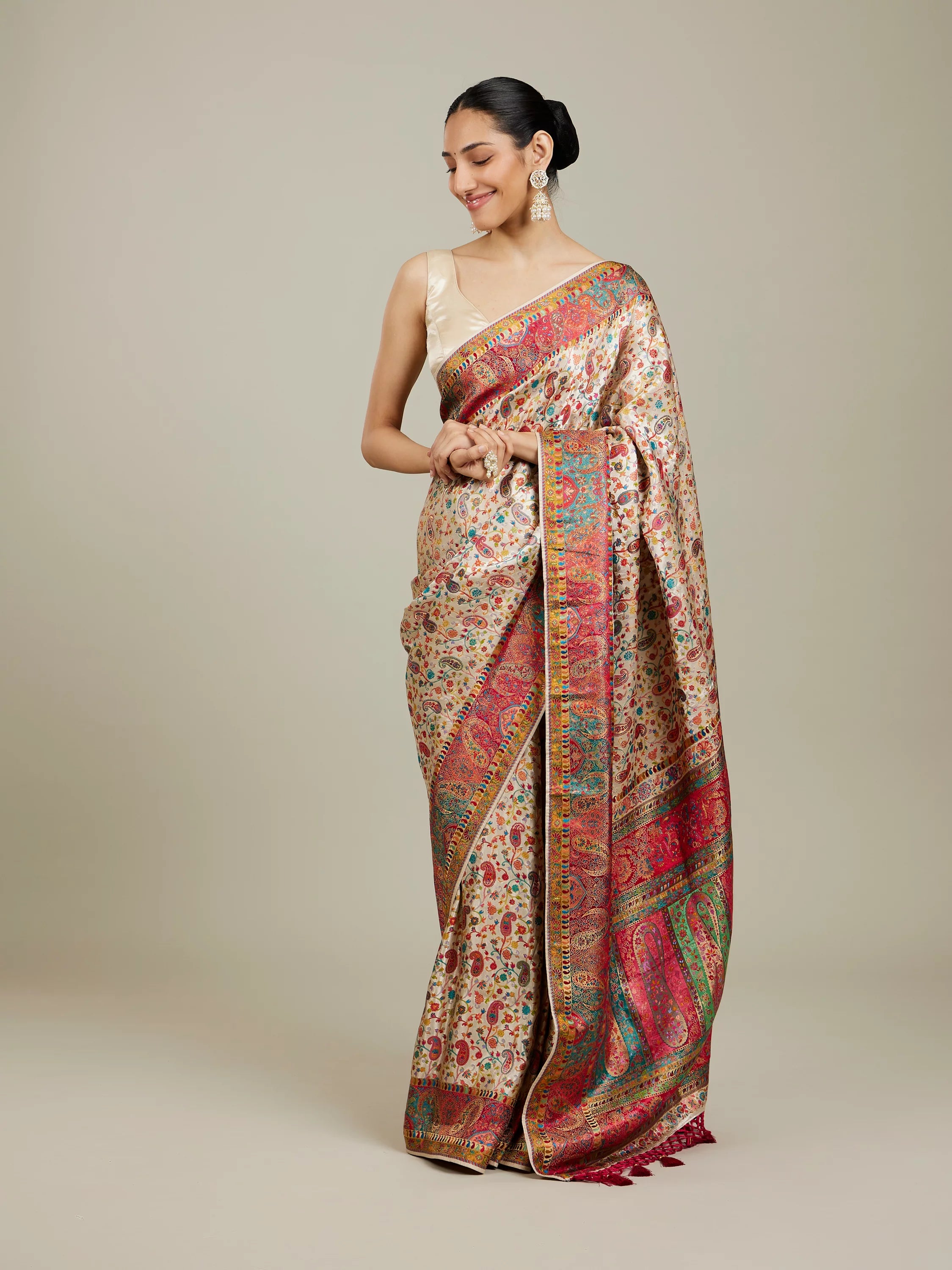 Cream White Floral Jaal Patterned Saree